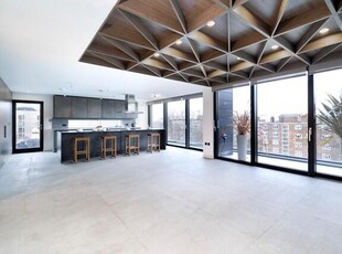 3 Bedroom Penthouse For Rent In London