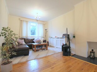 3 bedroom semi-detached house for rent in Buttermere Drive, London, SW15