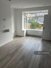 3 bedroom semi-detached house for rent in Claremont Road, Shipley, BD18