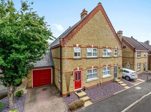 3 Bedroom Semi-detached House For Sale In Knaphill, Woking