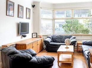3 Bedroom Semi-detached House For Sale In Twickenham