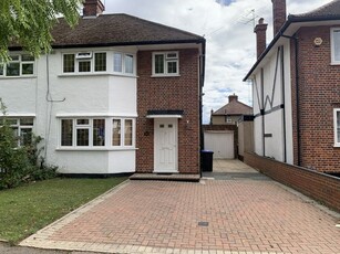 3 bedroom semi-detached house to rent Middlesex, HA5 1PP