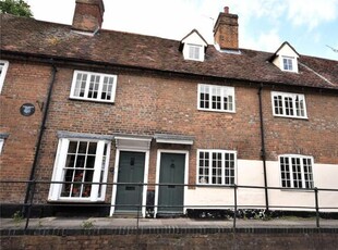 3 Bedroom Terraced House For Rent In Aylesbury, Buckinghamshire