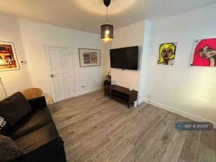 3 bedroom terraced house for rent in Stafford Avenue, Hornchurch, RM11