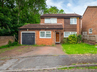 4 bedroom detached house for rent in Drumaline Ridge, Worcester Park, Surrey, KT4