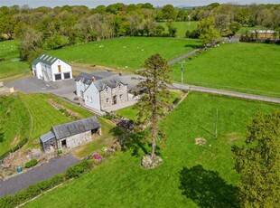 4 Bedroom Detached House For Sale In Clynderwen, Pembrokeshire