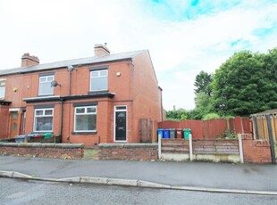 4 bedroom end of terrace house for rent in Moston Lane East, Manchester, M40