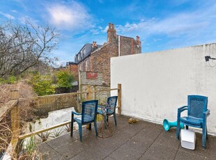 4 bedroom end of terrace house for rent in Picton Street, Brighton, BN2