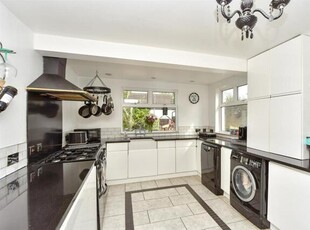 4 Bedroom End Of Terrace House For Sale In Strood, Rochester