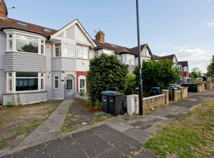 4 bedroom house for rent in Connaught Gardens, London, N13