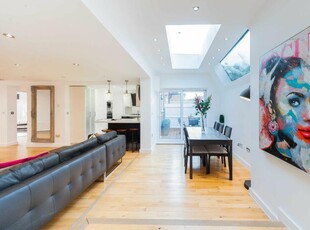 4 bedroom terraced house for rent in Burdett Mews, Notting Hill, W2