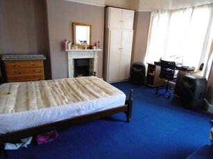 4 Bedroom Terraced House For Rent In Coventry, West Midlands