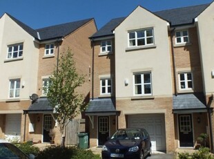 4 bedroom terraced house to rent Leeds, LS16 5RP