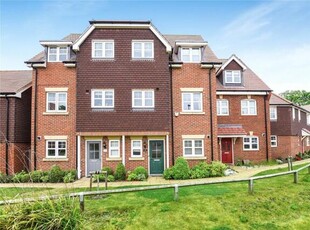 4 Bedroom Town House For Rent In Bagshot, Surrey