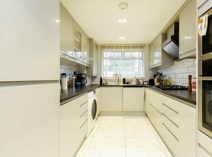 4 bedroom town house for rent in Clement Close, Brondesbury NW6