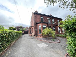5 bedroom semi-detached house for rent in Abbey Grove, Manchester, M30