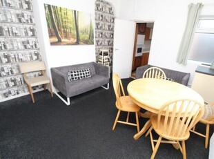 5 Bedroom Semi-detached House For Rent In Dunkirk, Nottingham