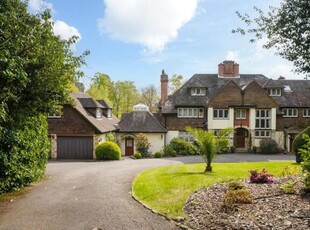 5 Bedroom Semi-detached House For Rent In Weybridge, Surrey