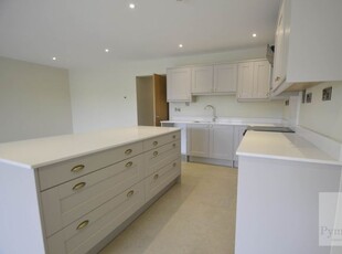 Bungalow to rent in Oak Road, Dilham NR28