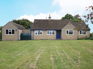 Detached bungalow to rent in Lampitts Green, Wroxton, Oxon OX15