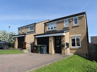 Detached house to rent in Alder Road, Whinmoor, Leeds LS14