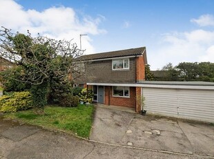 Detached house to rent in Aran Close, Harpenden, Harpenden AL5