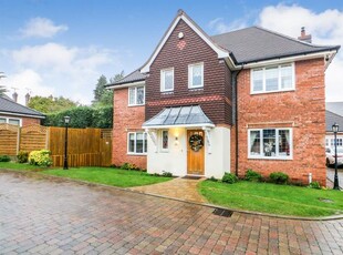 Detached house to rent in Beech Hill Close, Sutton Coldfield B72