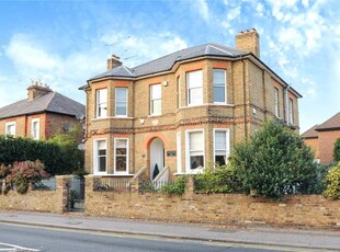 Detached house to rent in Clarence Road, Windsor, Berkshire SL4