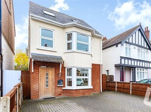 Detached house to rent in Essex Road, Gravesend, Kent DA11