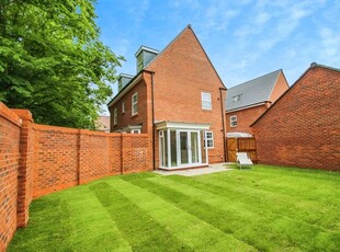 Detached house to rent in Heather Drive, Wilmslow, Cheshire SK9