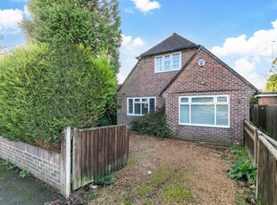 Detached house to rent in Moat Road, East Grinstead RH19