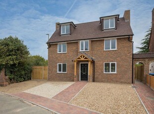 Detached house to rent in Otter Close, Ottershaw, Chertsey KT16