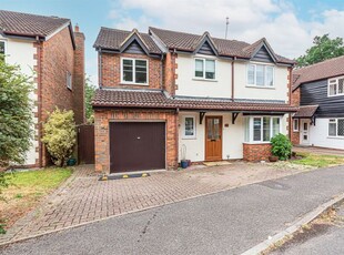 Detached house to rent in The Junipers, Wokingham RG41
