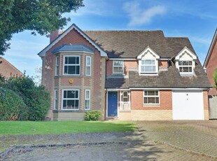 Detached house to rent in Wren Close, Horsham RH12