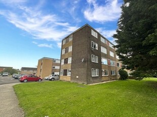 Duplex to rent in Bishops Walk, Aylesbury HP21