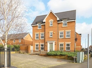 End terrace house to rent in Spire Heights, Chesterfield S40