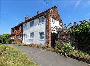 End terrace house to rent in Sussex Road, Petersfield, Hampshire GU31