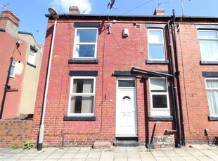End terrace house to rent in Woodville Terrace, Horsforth, Leeds LS18