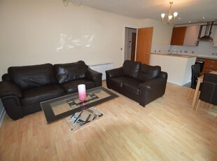 Flat to rent in 112 City South, City Road East, Manchester M15
