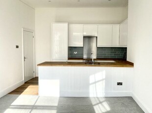 Flat to rent in 17 Holland Road, Hove, East Sussex BN3