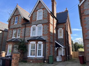 Flat to rent in Alexandra Road, Reading RG1