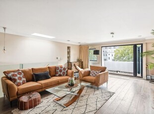 Flat to rent in Arundel Gardens, London W11