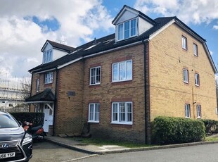 Flat to rent in Aspen Vale, Whyteleafe, Surrey CR3
