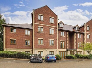 Flat to rent in Balmoral House, Villiers Road, Woodthorpe, Nottinghamshire NG5