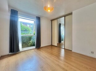 Flat to rent in Bardsley Close, Park Hill, East Croydon, Surrey CR0