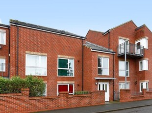 Flat to rent in Benouville Close, East Oxford OX4