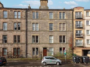 Flat to rent in Blackwood Crescent, Newington, Edinburgh EH9