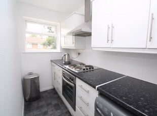 Flat to rent in Brackley House, Richmond Road, Staines TW18