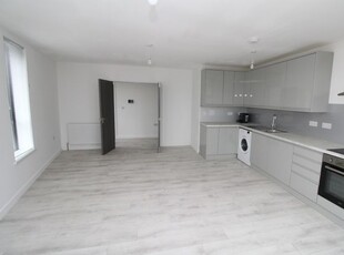 Flat to rent in Central Avenue, Welling DA16