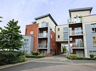 Flat to rent in Charrington Place, St Albans AL1